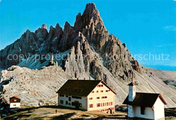 Dreizinnenhuette mit Paternkofel Dolomiten
