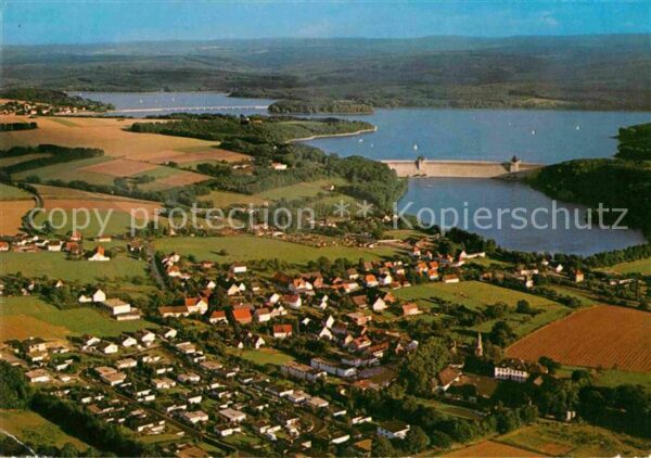 Guenne Stausee mit Staumauer und Delecker Brüc