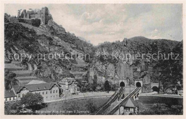 Altenahr Burgruine Are mit den 3 Tunnels