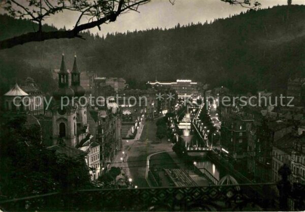 Karlovy Vary Kurviertel bei Nacht