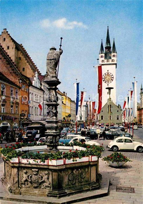 Straubing Ludwigsplatz mit Brunnen