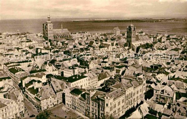Stralsund Mecklenburg Vorpommern Blick vom Kirchturm St Marien Altstadt