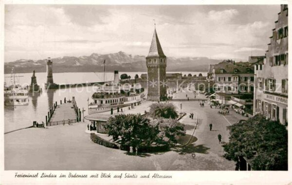 Lindau Bodensee Hafen Turm Ferieninsel mit Blick auf Sä