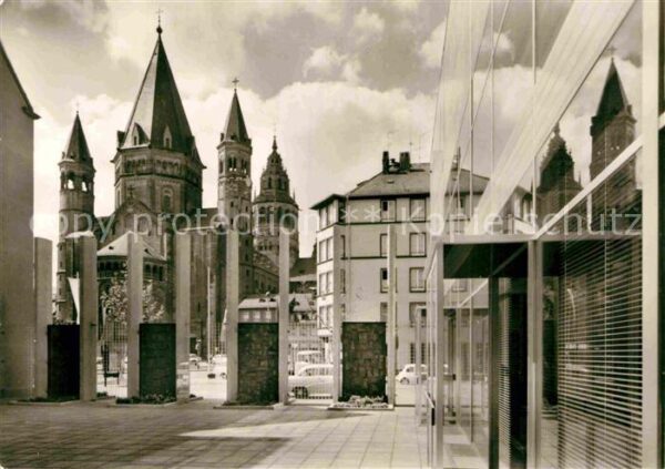 Mainz Rhein Gutenberg Museum Blick vom Innenhof zum