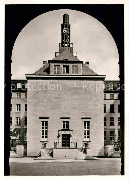Bochum Rathaus mit Glockenspiel