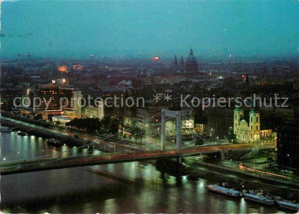 Budapest Stadtbild mit Donaubrücke Nachtaufnahme