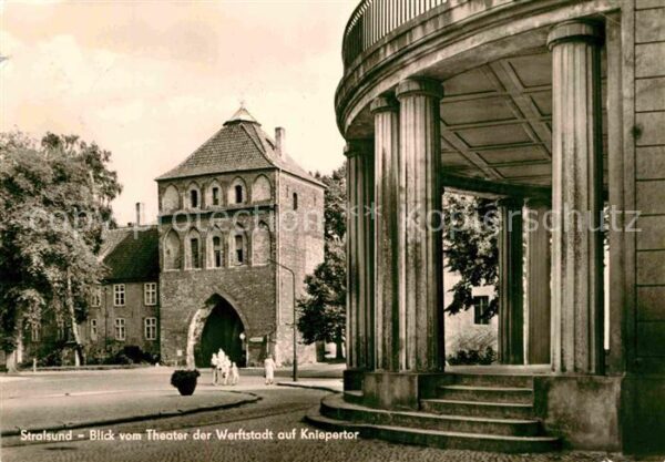 Stralsund Mecklenburg Vorpommern Blick vom Theater der Werftstadt auf Kn