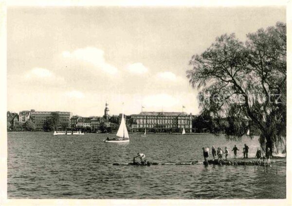 Hamburg Aussenalster Blick auf Hotel Atlantic
