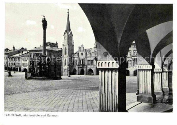 Trautenau Tschechien Mariensäule Rathaus