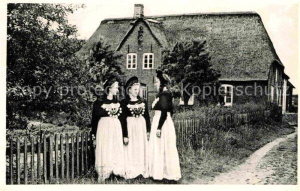 Amrum Mädchen in Heimattracht Nordseeinsel