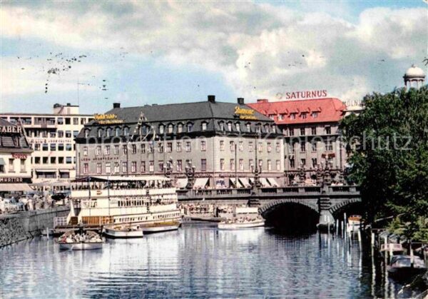Goeteborg Kungsportsbron och Paddan