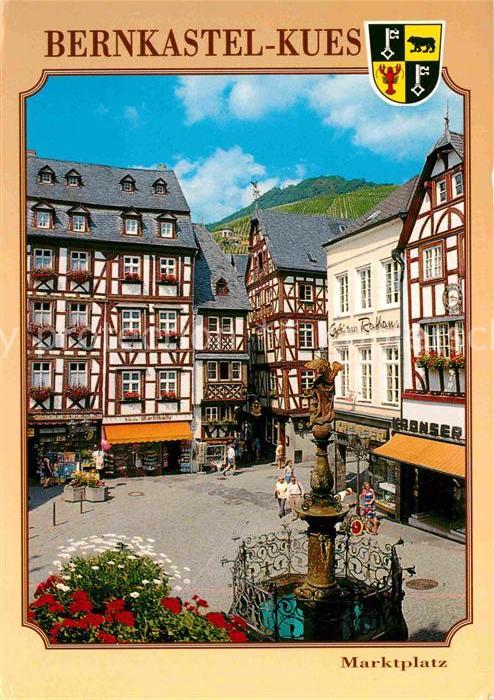 Bernkastel-Kues Marktplatz Brunnen Fachwerkhäuser Maler