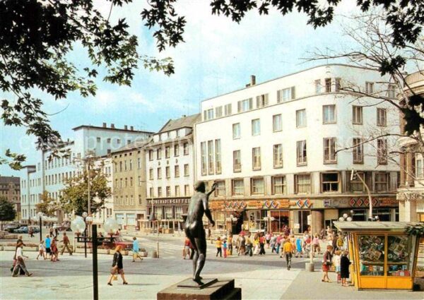 Halle Saale Hansering Haus der Presse Denkmal Statu