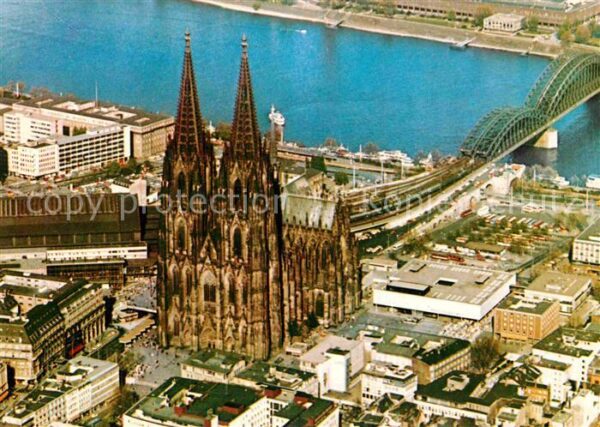 Koeln Rhein Dom Hauptbahnhof Messegelände Luftaufna