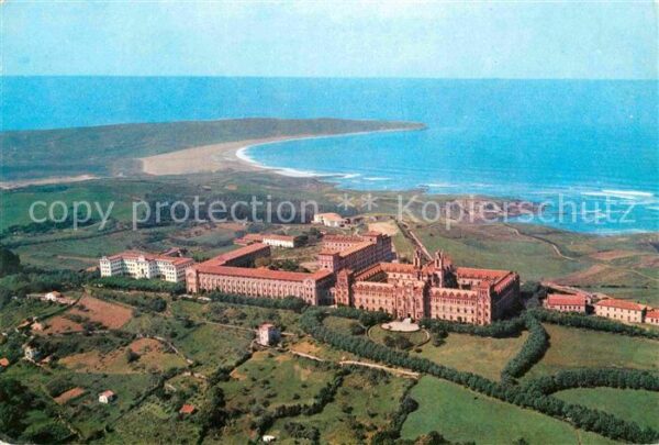 Comillas Fliegeraufnahme Universidad Playa de Oy