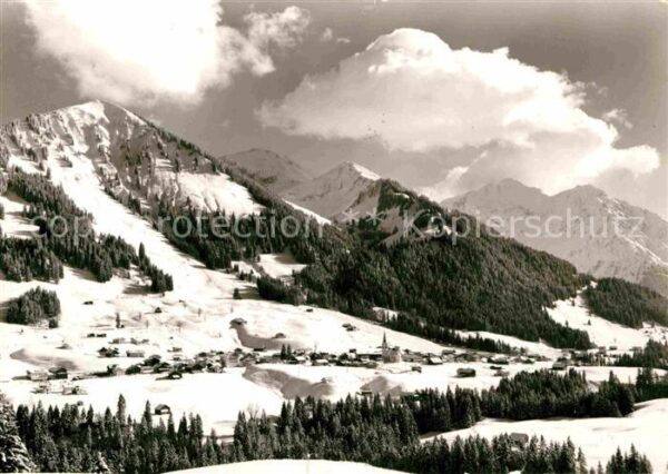 Riezlern Kleinwalsertal Vorarlberg Winterpanorama mit Gehrenspitze Wetters