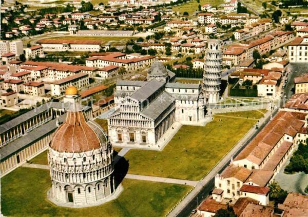 Pisa Veduta aerea di Piazza dei Miracoli Sch