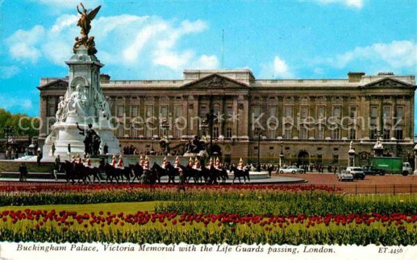 London Buckingham Palace Victoria Memorial wit