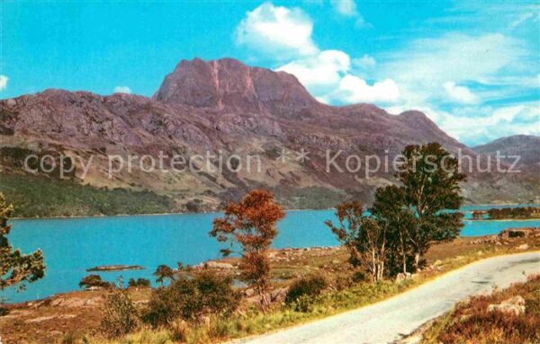 Schottland Slioch and the road by Loch Maree Highl