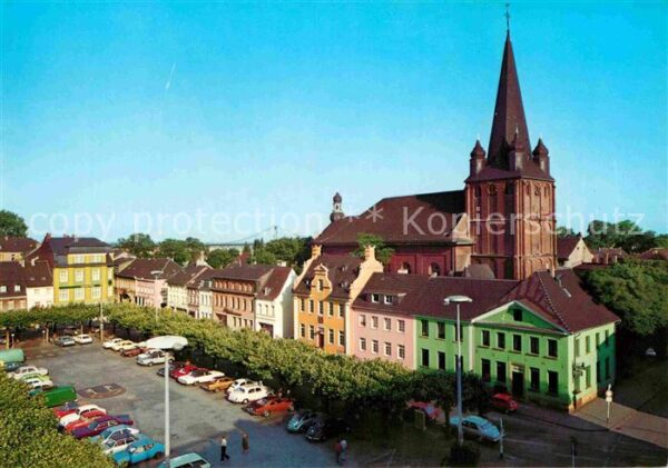 Uerdingen Markt mit Blick auf St Peter Kirche