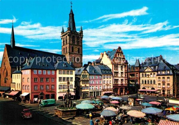Trier Hauptmarkt mit Petrusbrunnen und St Gan