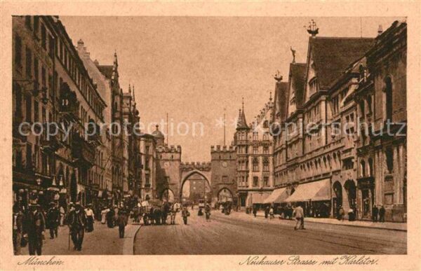 Muenchen Neuhauser Strasse mit Karlstor