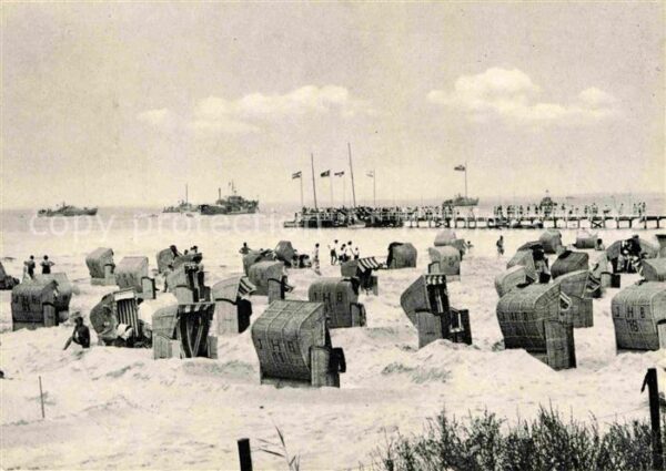 Scharbeutz Ostseebad Flottenbesuch auf der Reede Strandkörbe