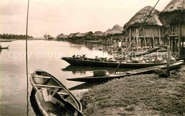 Typen Afrika Village au bord de l'eau