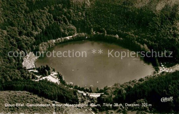 Daun Eifel Gemündener Maar Fliegeraufnahme