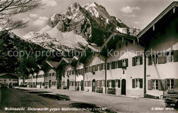 Mittenwald Bayern Untermarkt gegen Wettersteinspitze Wett