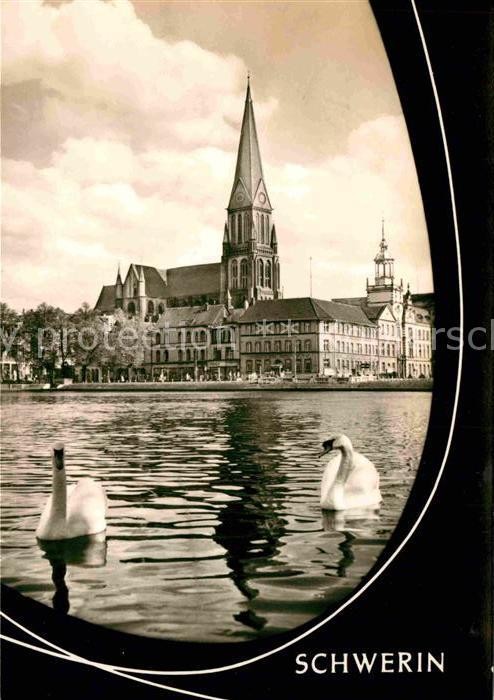 Schwerin Mecklenburg Blick über den See zur Kirche Schwäne