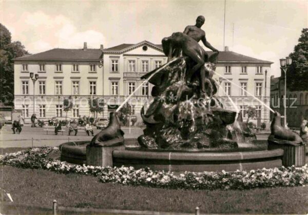 Schwerin Mecklenburg Schiffbrüchigendenkmal am Grunthalplatz