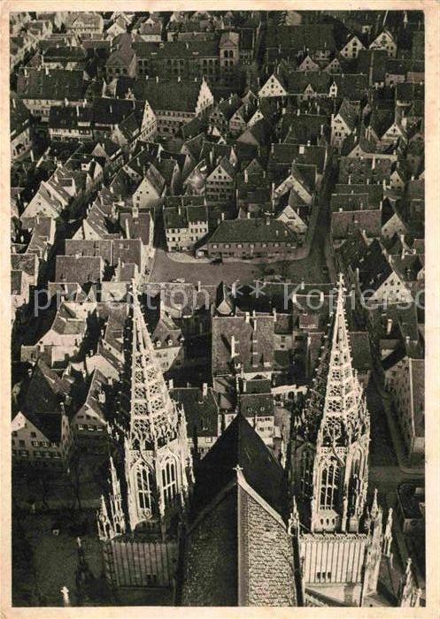 Ulm Donau Chortürme des Münsters und Altstadt Fli
