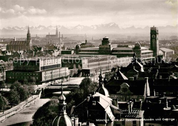 Muenchen Blick auf Deutsches Museum und Gebirge