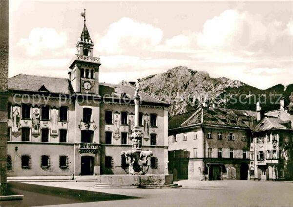 Bad Reichenhall Rathaus gegen den Hochstaufen