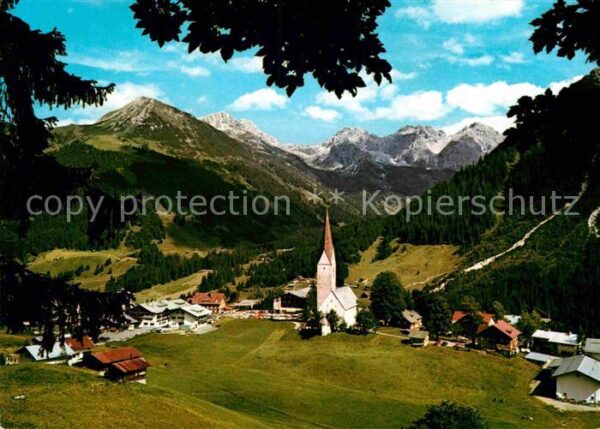 Mittelberg Kleinwalsertal Panorama mit Schafalpköpfen und Hammers