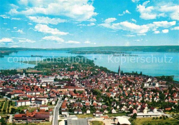 Radolfzell Bodensee Blick auf Halbinsel Mettnau und Insel R