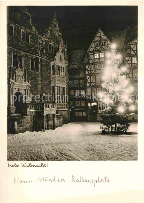 Hann. Muenden Rathausplatz zur Weihnachtszeit Christb