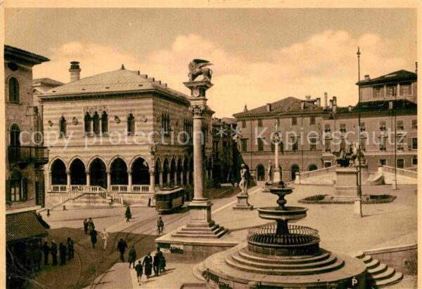 Udine Piazza Vittorio Emanuele Monumento