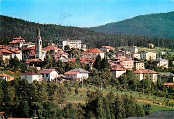 Malosco Ortsansicht mit Kirche Val di Non
