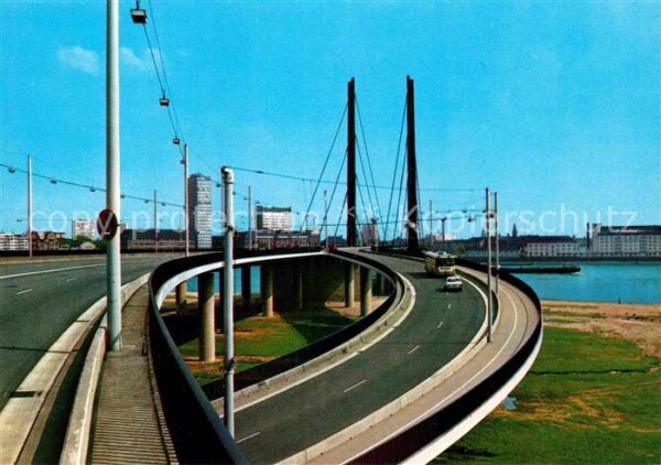 Duesseldorf Rheinkniebrücke