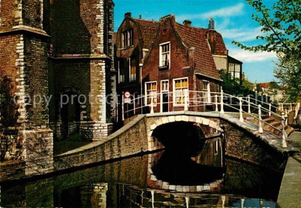 Delft Kerkstraat met oude Huisje