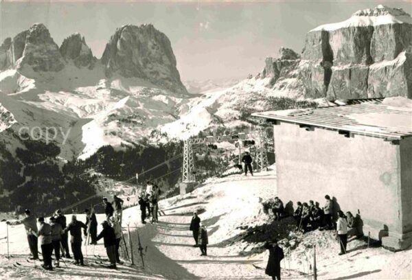 Trentino Dolomiten Seggiovia Belvedere dal Pordoi verso il
