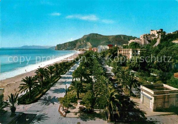 Finale Ligure Passeggiata a mare