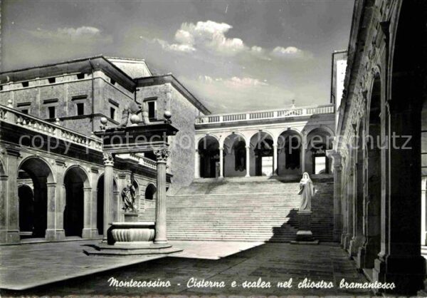 Montecassino Cisterna e scalea Chiostro Bramantesco
