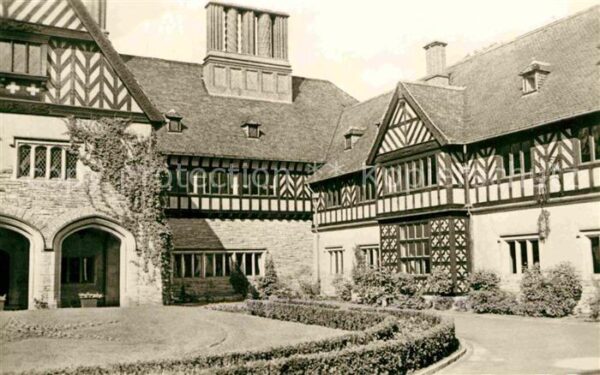 Potsdam Cecilienhof Innenhof der Nationalen Ged