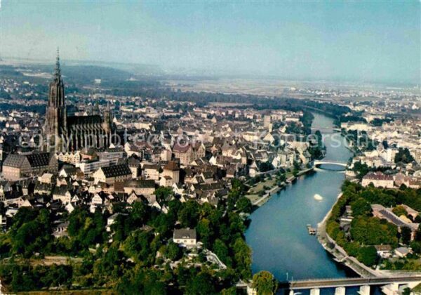 Ulm Donau Stadtpanorama mit Münster und Donau Fli