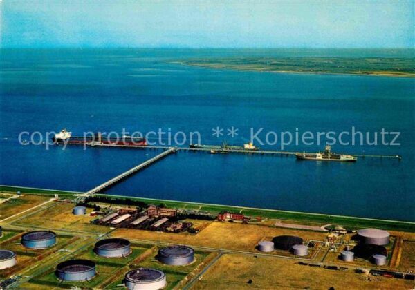 Wilhelmshaven Ölhafen im Hintergrund Butjadingen Flie