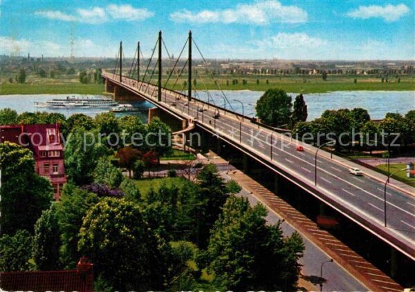 Duesseldorf Theodor Heuss Brücke Rhein