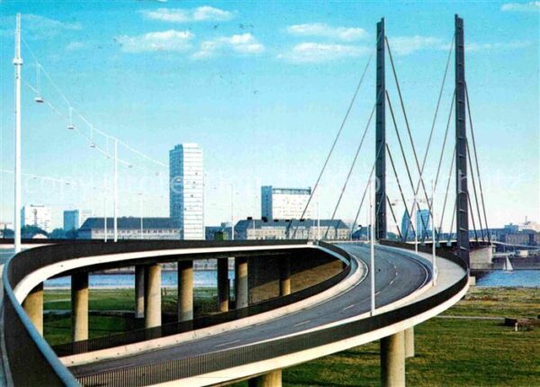 Duesseldorf Rheinkniebrücke